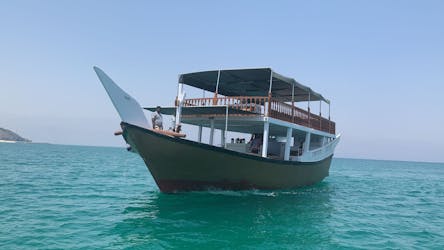 Подводное плавание с маской и трубкой в Фуджейре Дибба – однодневный тур на Дау из Аджмана